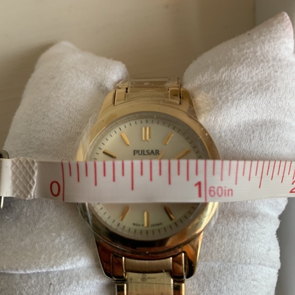 NWT Pulsar Gold Tone Watch with Mother of Pearl Face - Picture 10 of 10